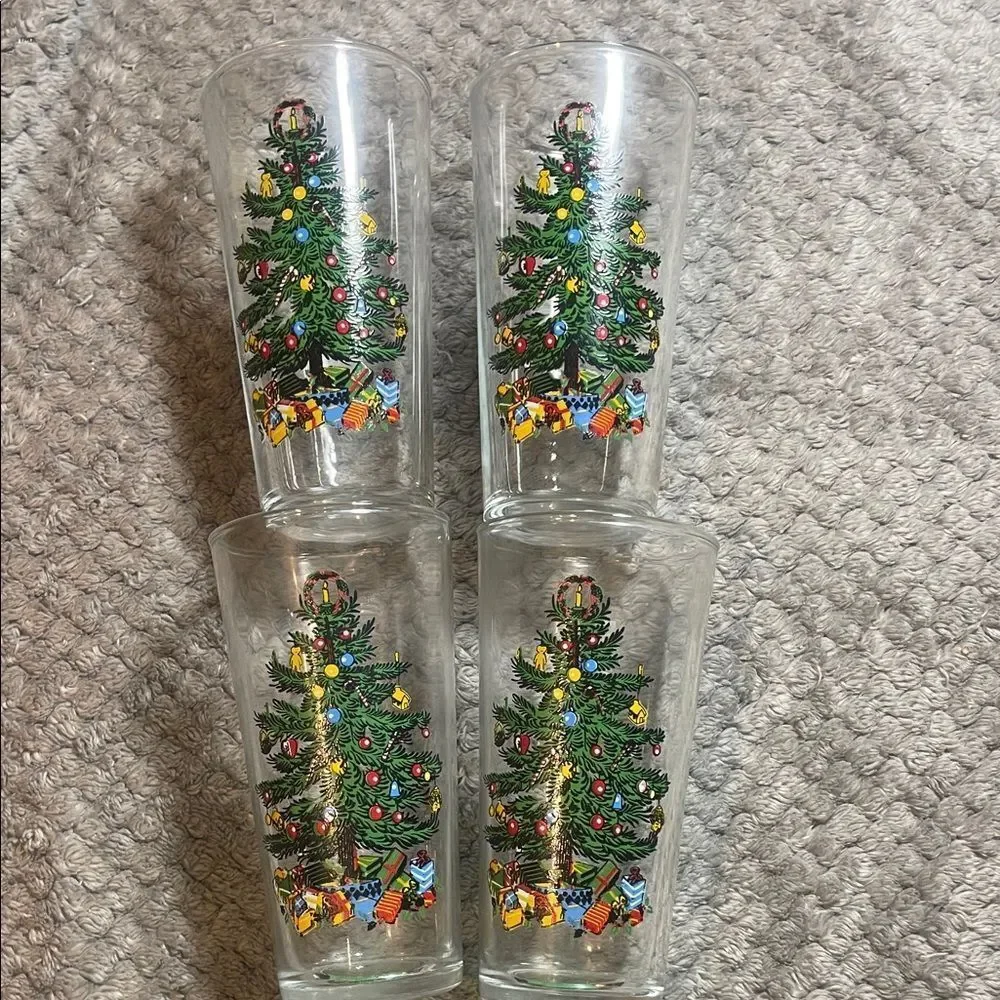 Set of 4 vintage Christmas Tree Glasses
